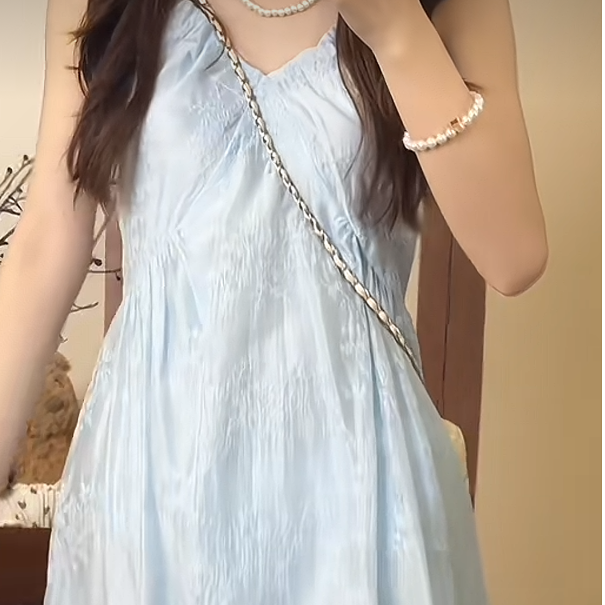 2025少女仙气连衣裙法式刺绣V领显瘦甜奶布丁长裙