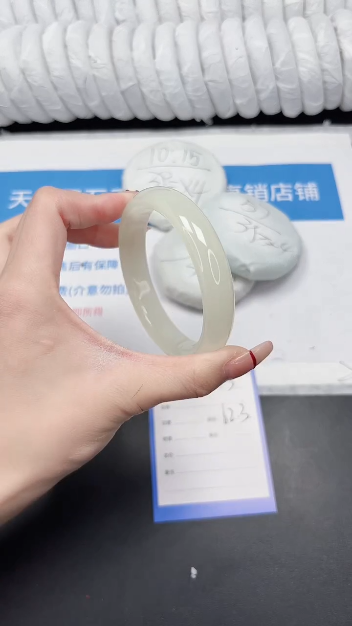 未镶嵌手镯石英质玉45-62.3F