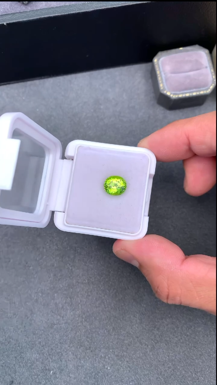 【闪购商品】橄榄石裸石未镶嵌3克拉