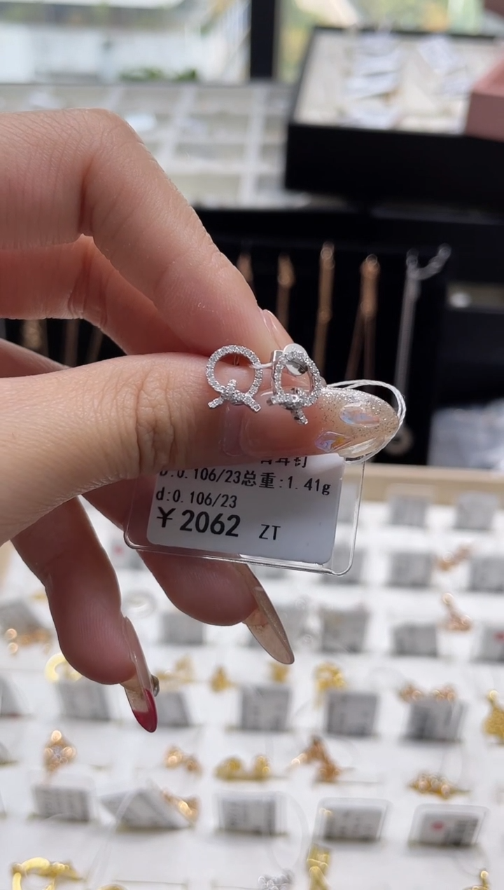 【闪购商品】钻石耳饰18K金镶嵌剪断标绳不退不换