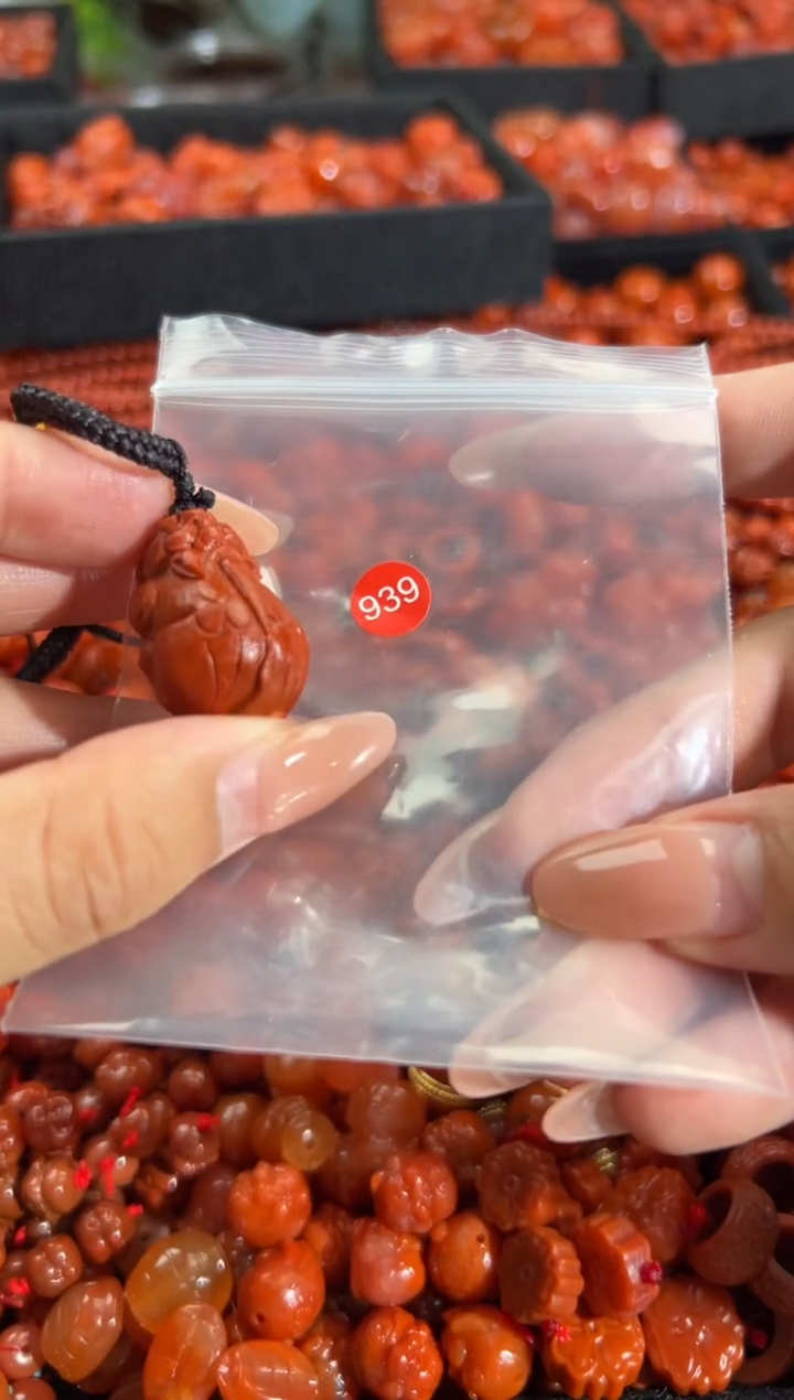 南红玛瑙未镶嵌颈饰1