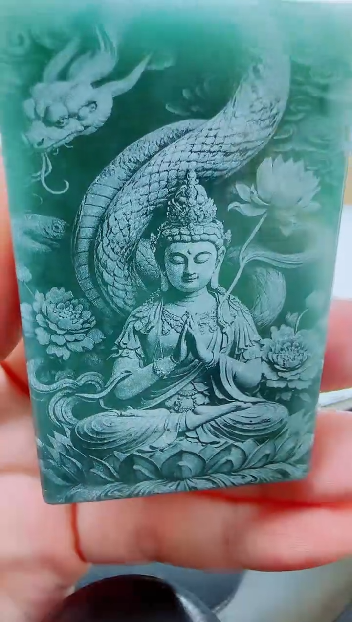 翡翠未镶嵌颈饰本命佛蛇