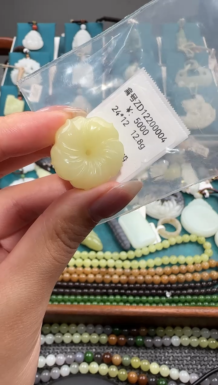 颈饰未镶嵌和田玉吊坠 ZD