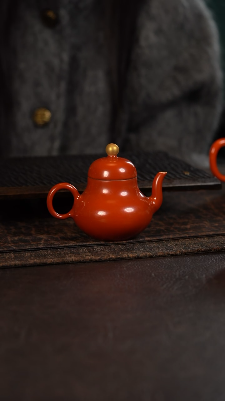 【闪购商品】杯云霞珍藏古彩描金珊瑚红思亭壶