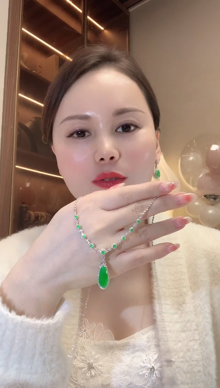 【闪购商品】翡翠套链18K金镶嵌F86 翡翠