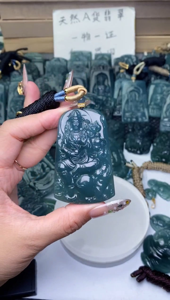 颈饰未镶嵌翡翠          