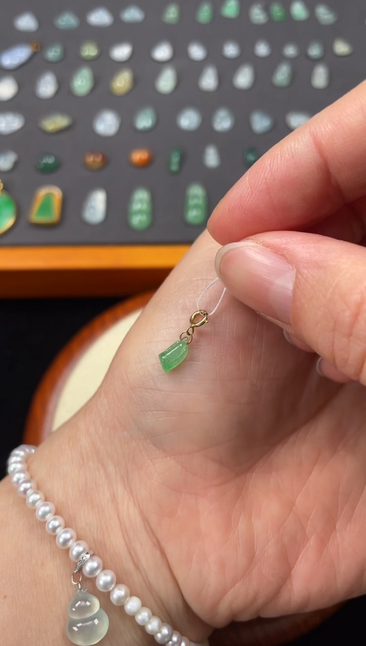 吊坠(不含链)18K金镶嵌翡翠一个JK438