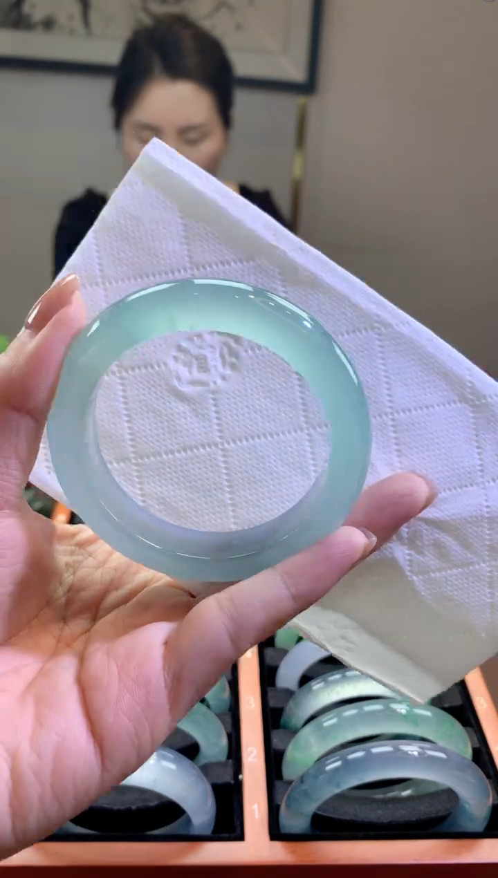 【闪购商品】翡翠手镯未镶嵌天空蓝
