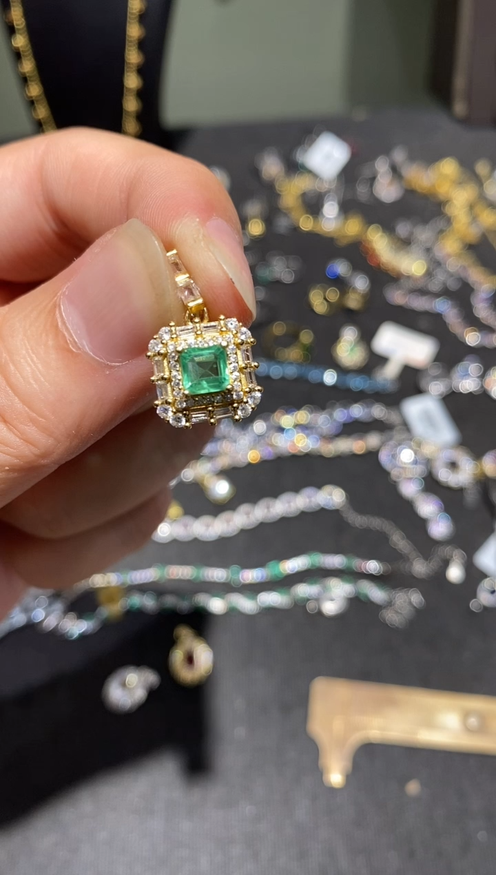 颈饰银S925镶嵌祖母绿吊坠