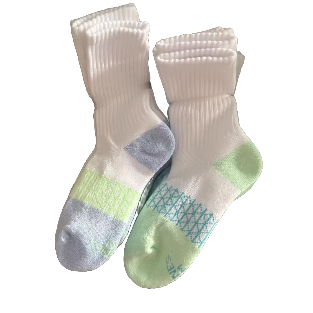 拼接男女冬季运动风防滑透气中筒袜轻职风字母不起球