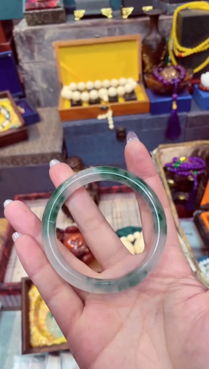【闪购商品】翡翠手镯未镶嵌                