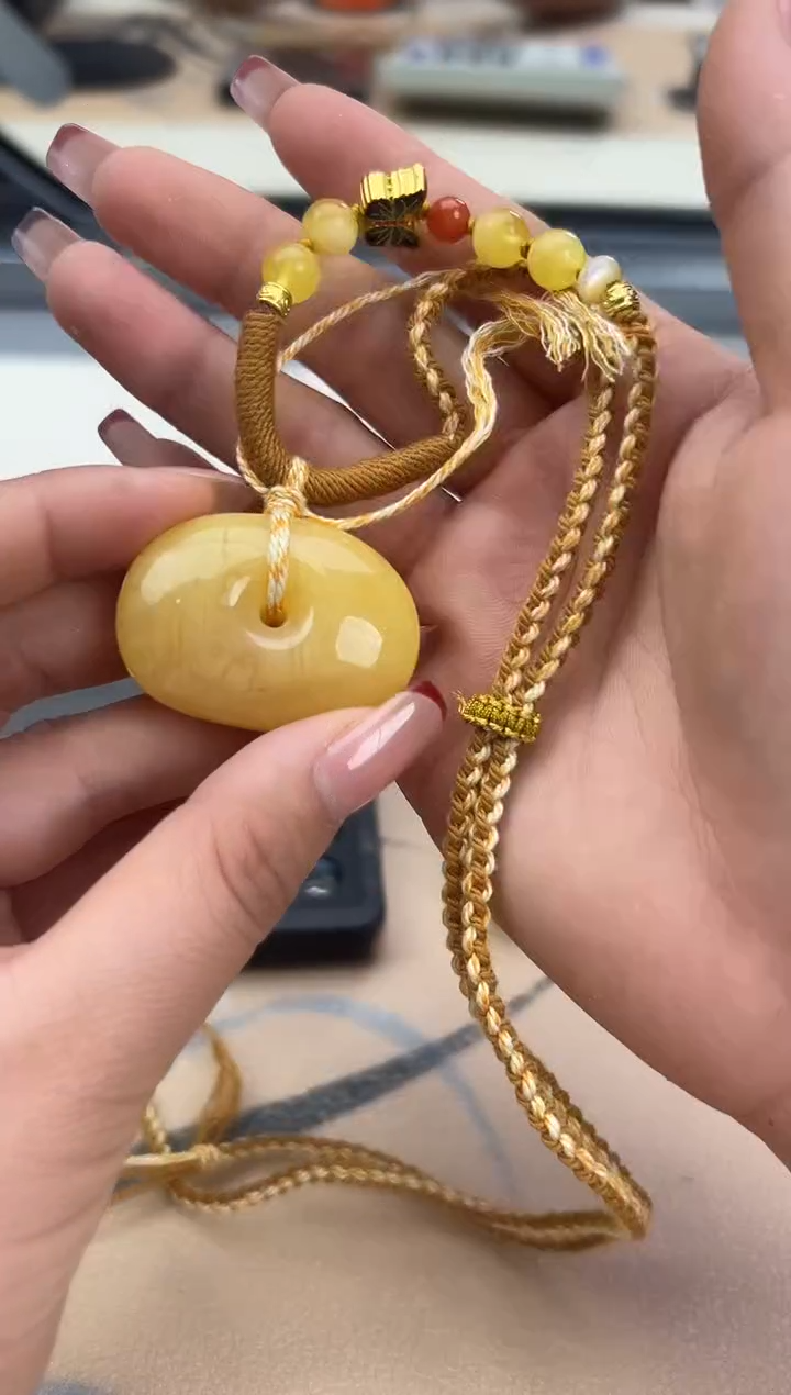 【闪购商品】琥珀裸石未镶嵌蜜蜡吊坠