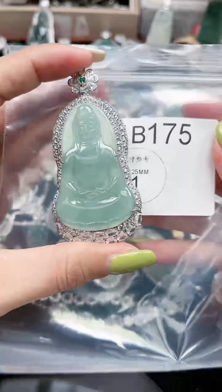 【闪购商品】翡翠颈饰未镶嵌175赠皮绳
