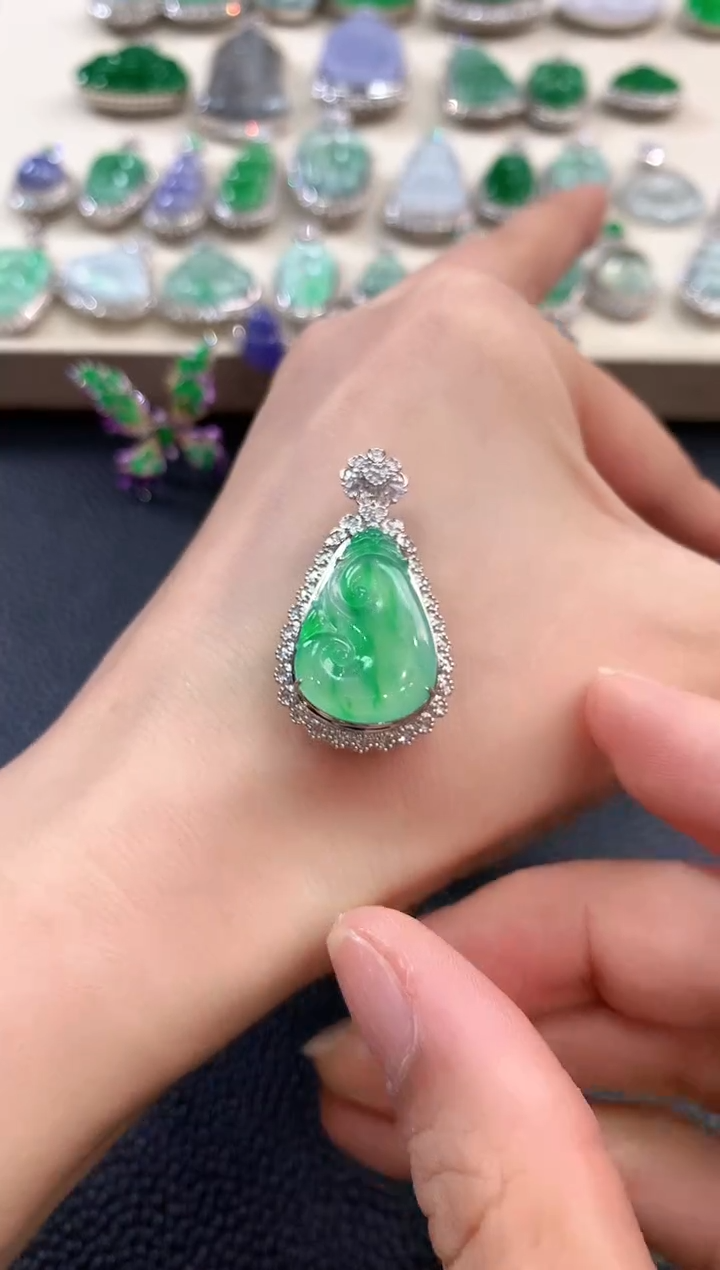 翡翠吊坠(不含链)18K金镶嵌b87 总26800 尾款16800