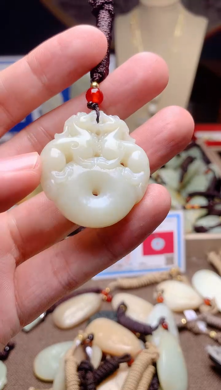 和田玉未镶嵌颈饰1