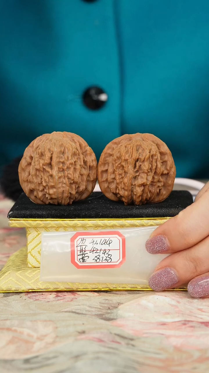 【闪购商品】文玩核桃把件一代楼