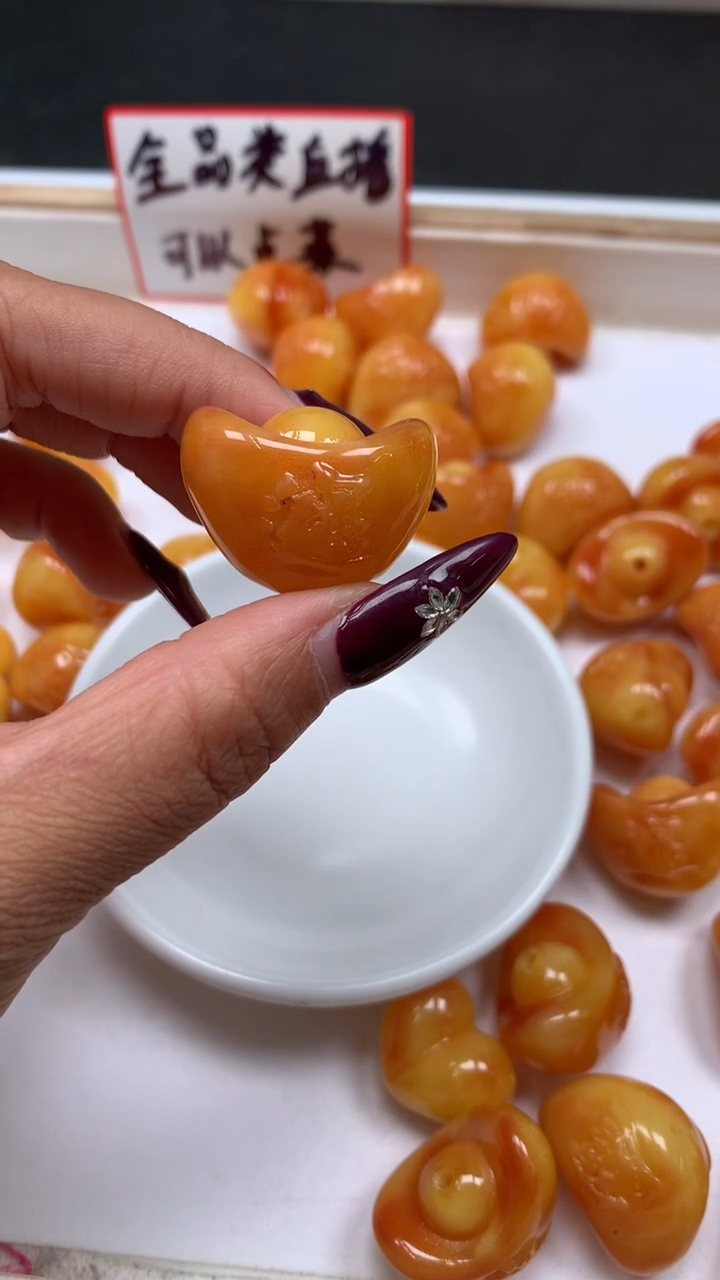 裸石蜜蜡未镶嵌E822蜜蜡 通孔大元宝19*28*21.7mm1个5.8元