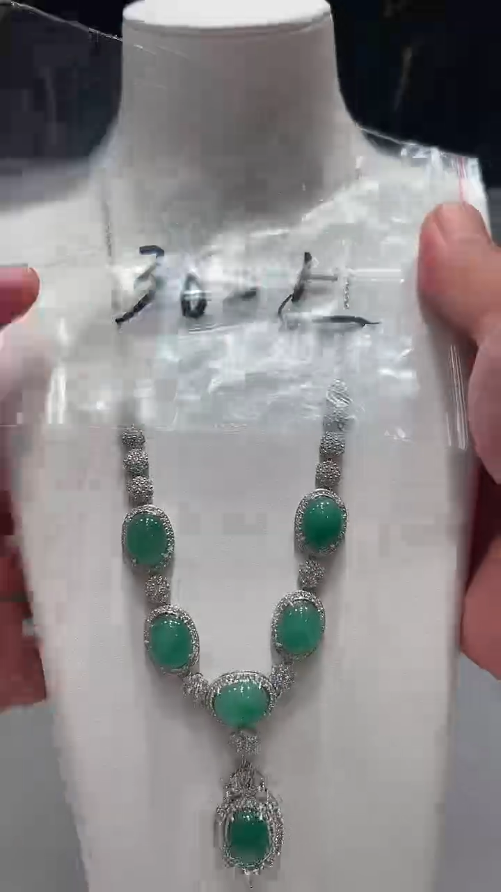 石英质玉（非洲翠）手链合金项链