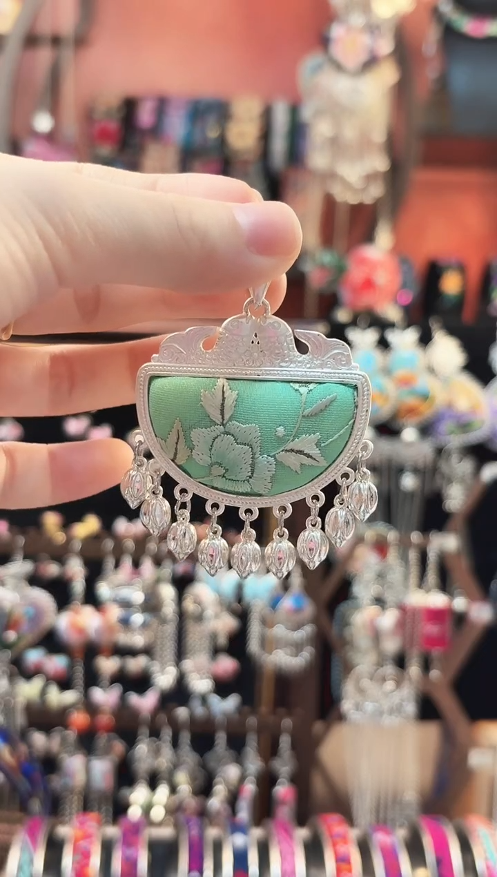 织绣 云织谣民族风精美饰品   132