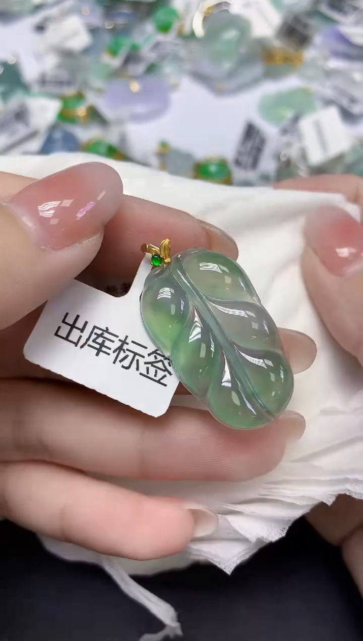 颈饰18K金镶嵌翡翠天然缅甸翡翠A货多样性发一件