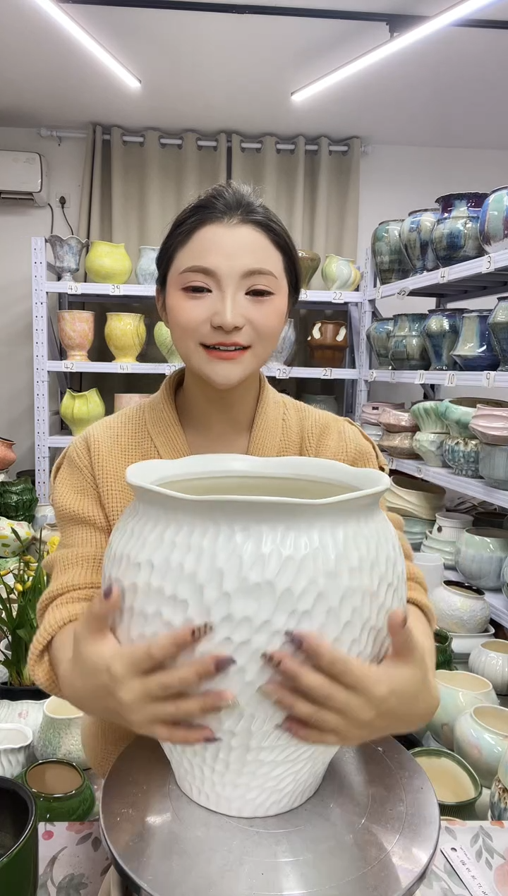 【12.4号】  花盆  高 ：  28  口：20