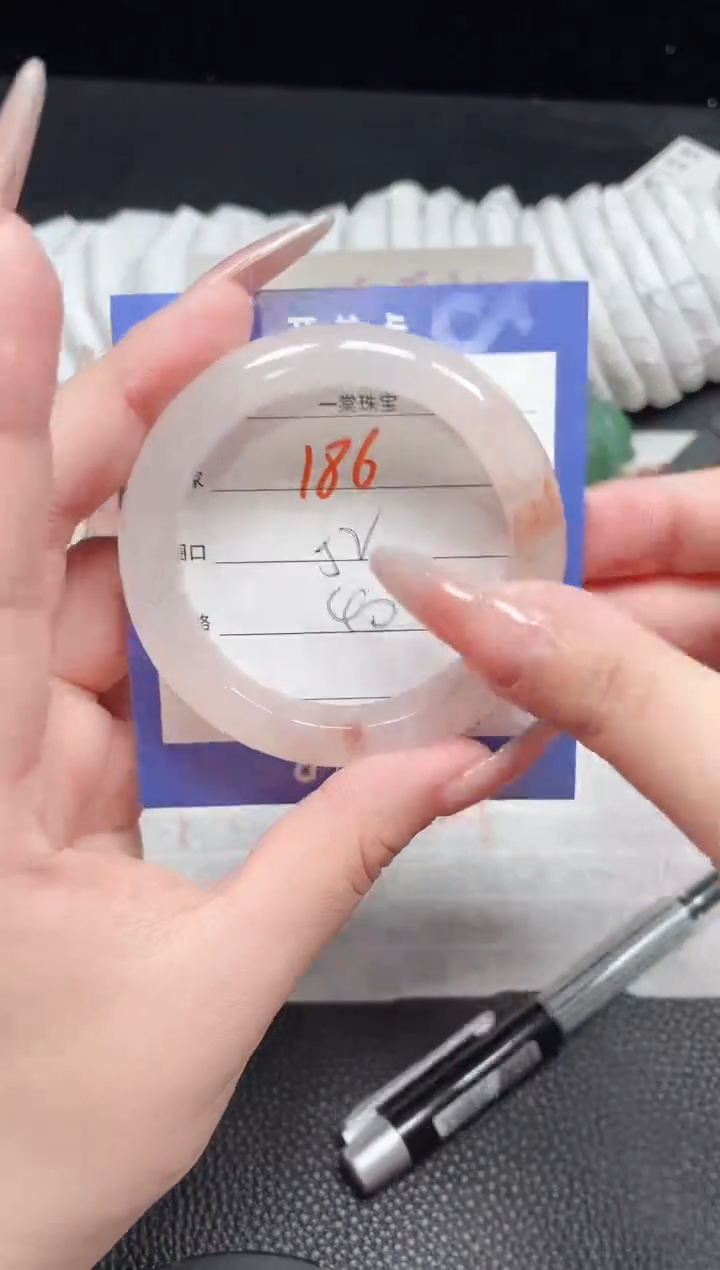 【闪购商品】石英质玉手镯未镶嵌186