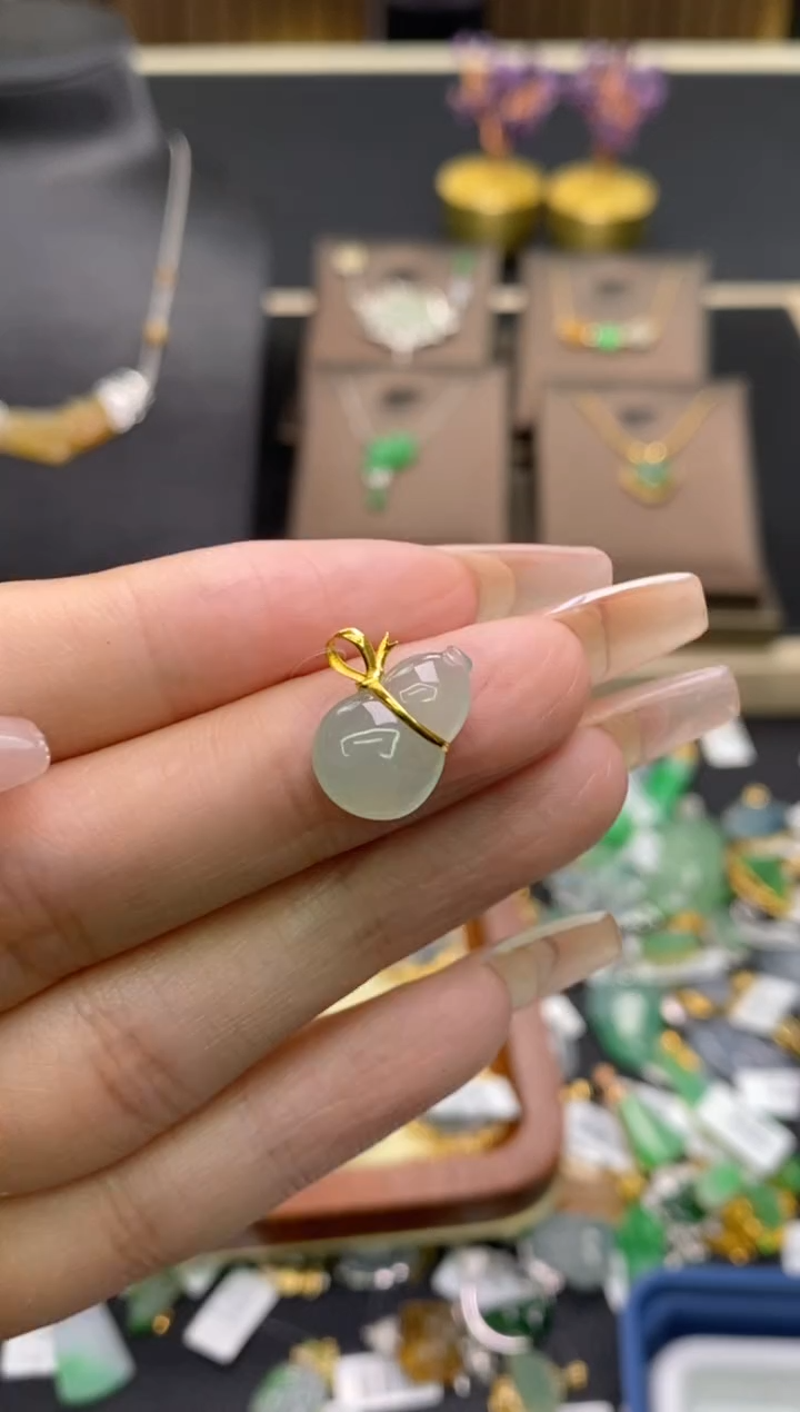 【闪购商品】翡翠颈饰18K金镶嵌净货18518