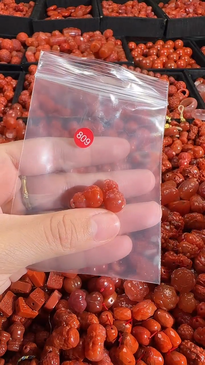 颈饰未镶嵌南红玛瑙1