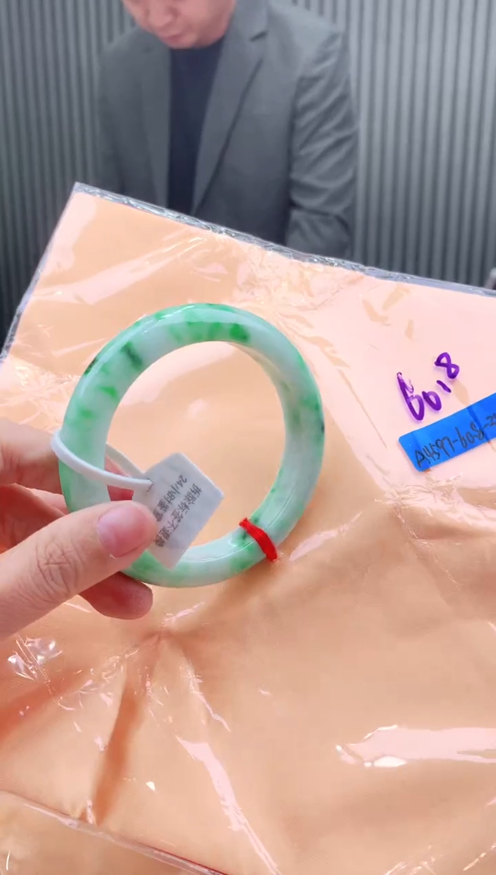 未镶嵌手镯翡翠60+