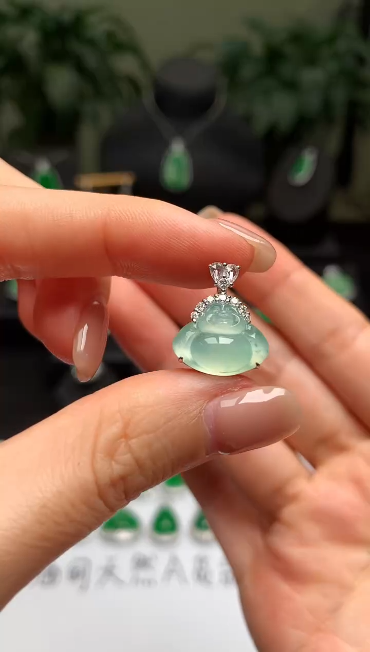 颈饰18K金镶嵌翡翠佛公