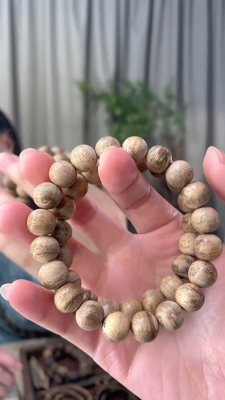 沉香手串天然沉香，西马野沉香，虫漏手串，假一赔四，多样性发其一