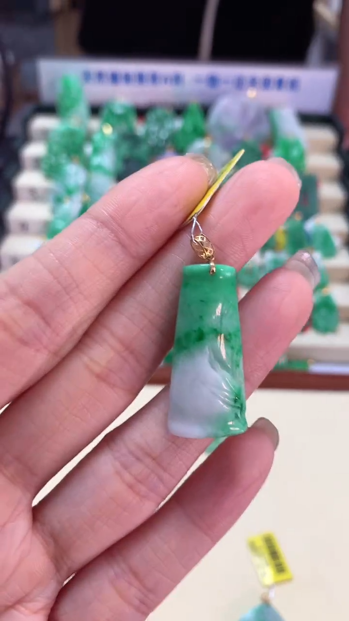 【闪购商品】翡翠吊坠(不含链)18K金镶嵌挂件