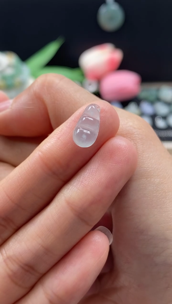 【闪购商品】翡翠颈饰未镶嵌翡翠白冰福豆