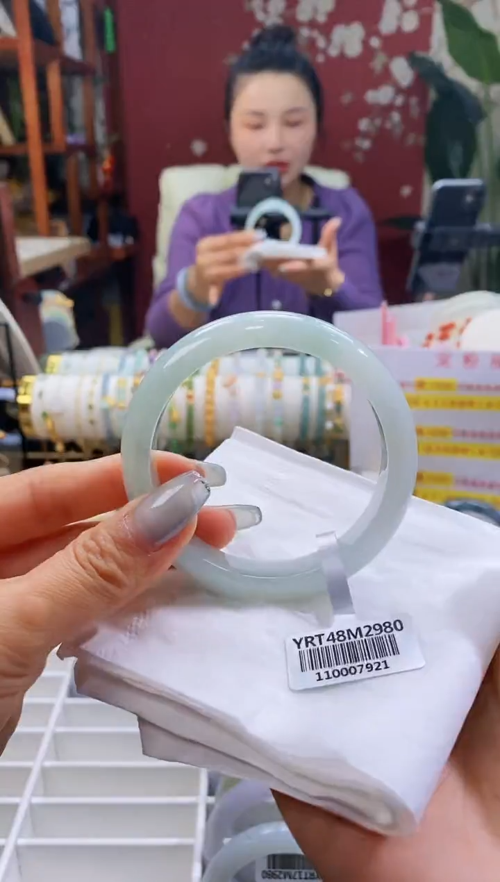 【闪购商品】翡翠手镯未镶嵌98湖水绿57-59/12.7*8.2