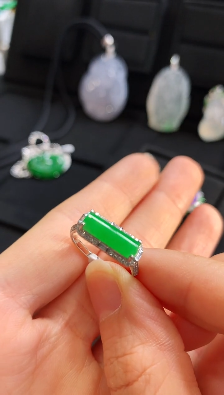 【闪购商品】翡翠戒指18K金镶嵌戒指