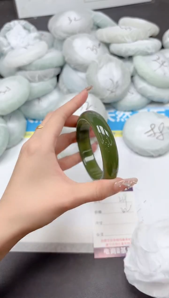 未镶嵌手镯石英质玉219-58.4