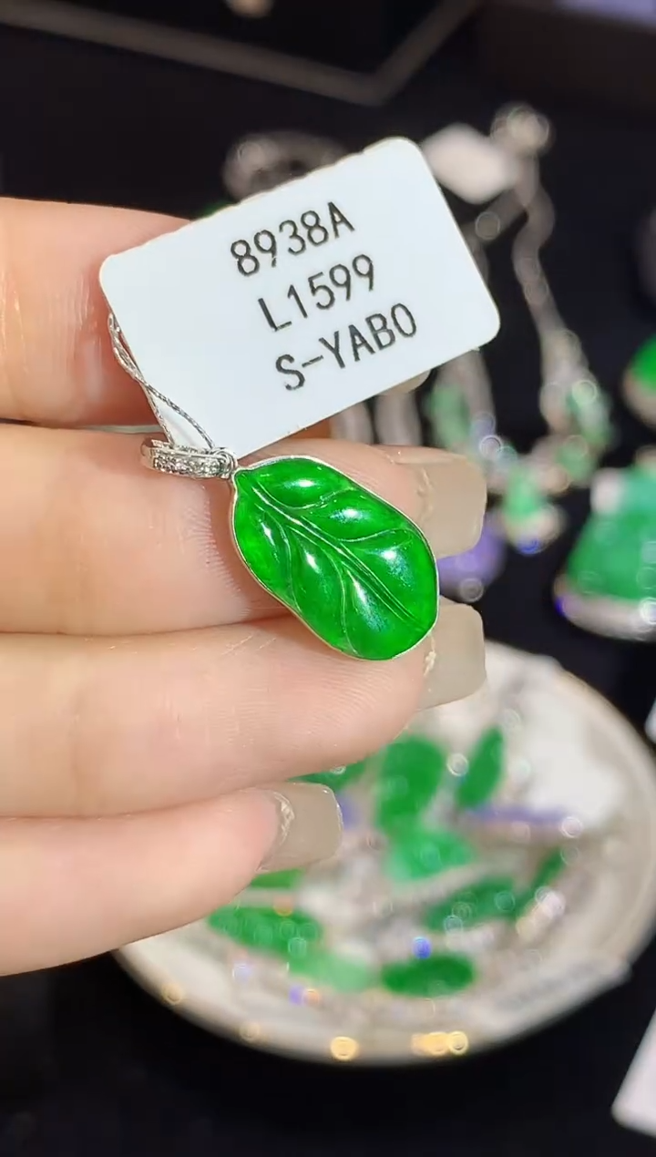 翡翠18K金镶嵌吊坠(不含链)L1599多样性发其一