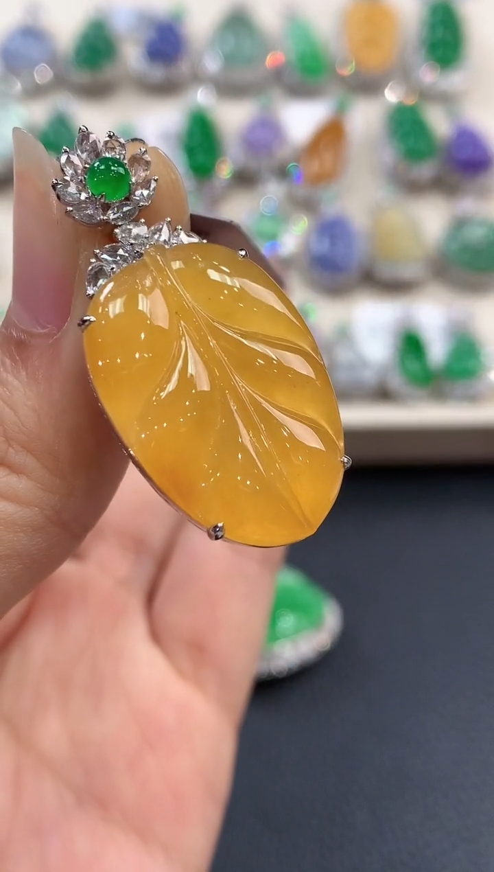 【闪购商品】翡翠吊坠(不含链)18K金镶嵌C195