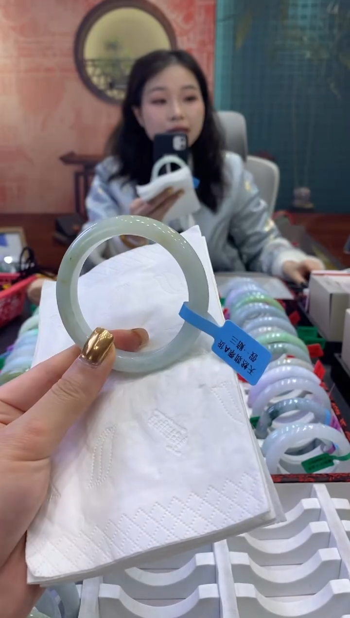 【闪购商品】翡翠手镯未镶嵌多人18214