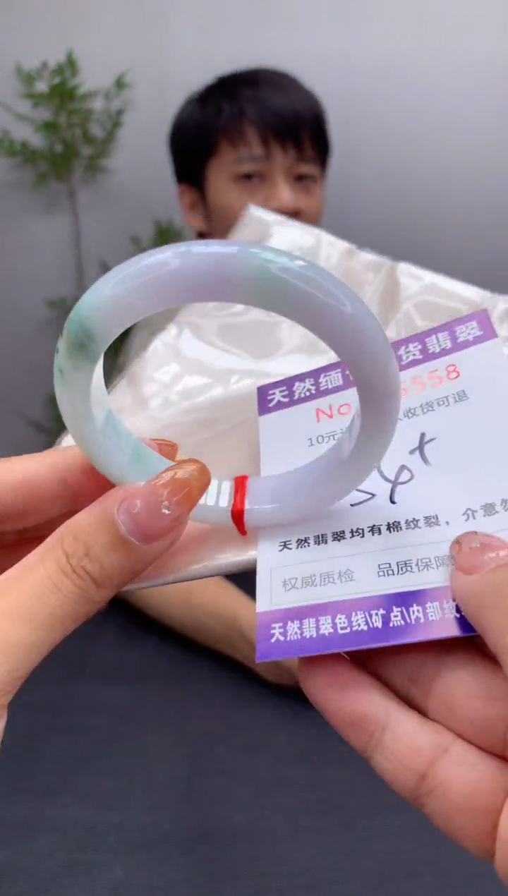 未镶嵌手镯翡翠有纹，完美者勿拍