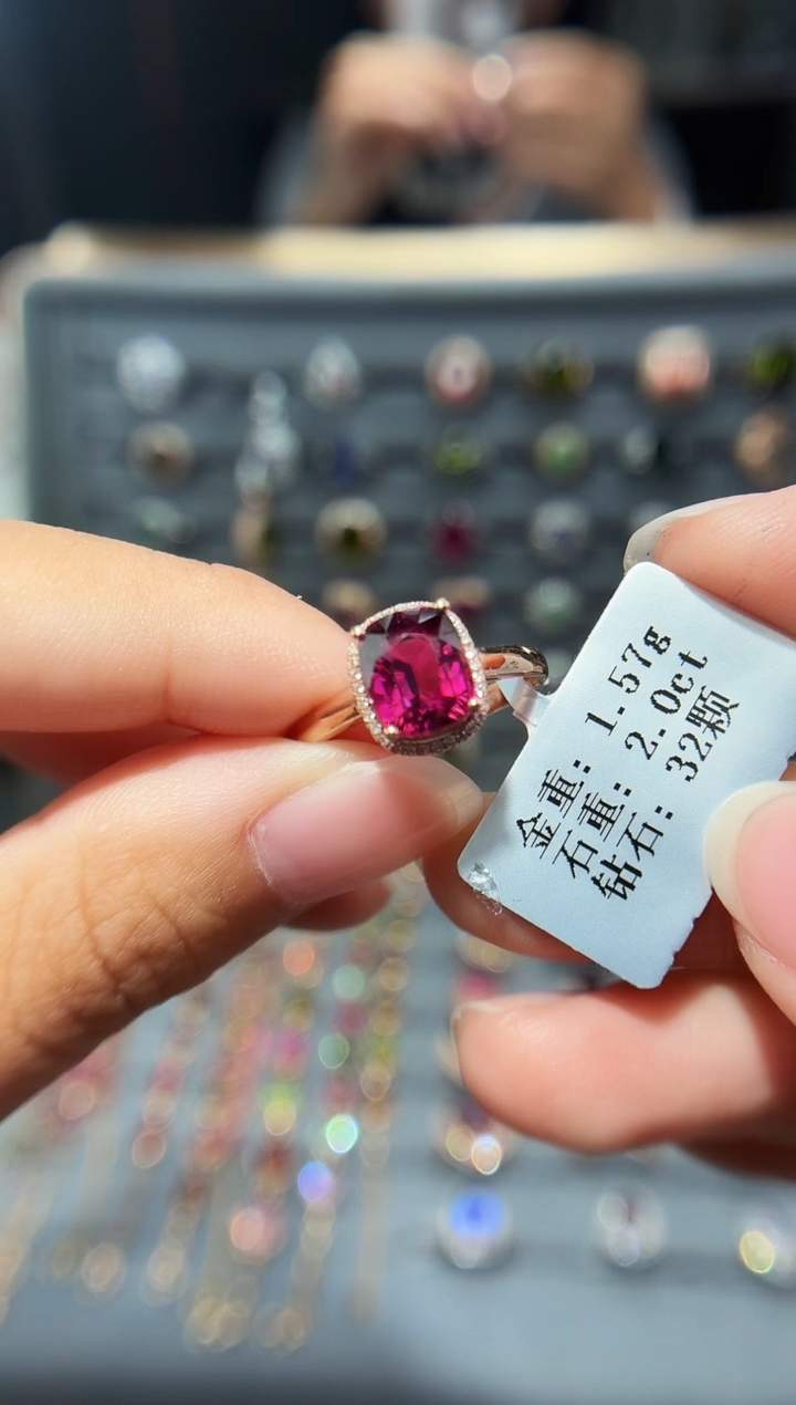 18K金镶嵌戒指碧玺2.0..