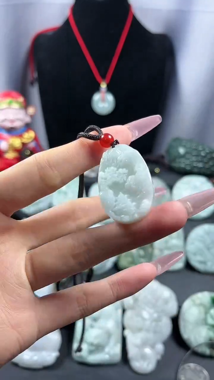 【闪购商品】翡翠颈饰未镶嵌山水牌