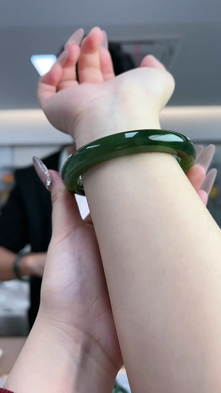 【闪购商品】和田玉碧玉未镶嵌手镯圈口63.8