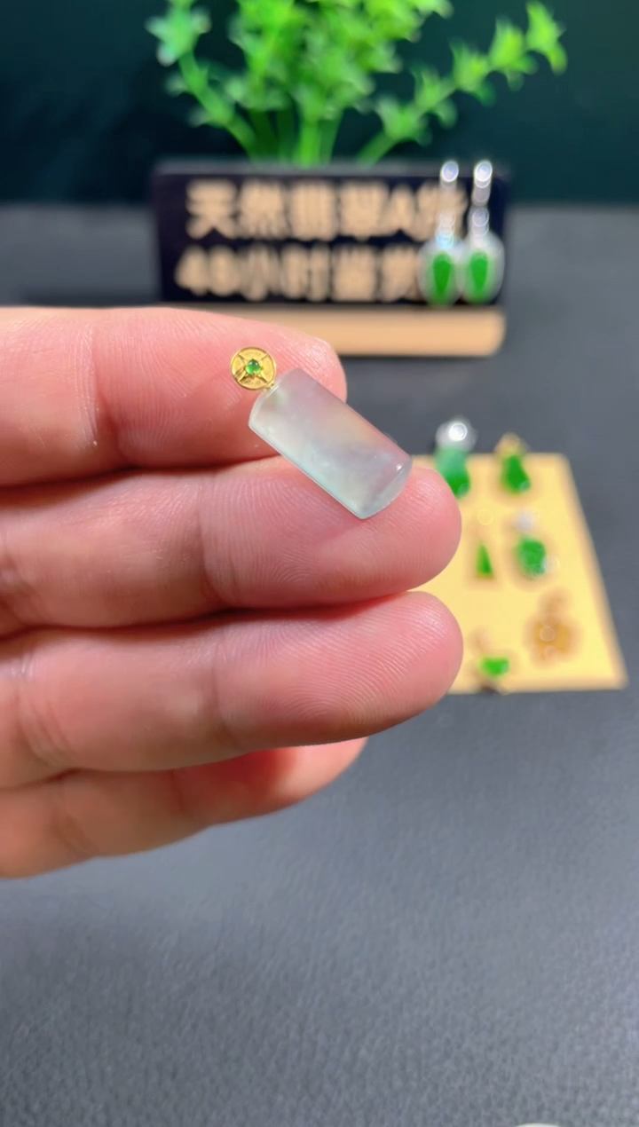 【闪购商品】翡翠颈饰18K金镶嵌翡翠