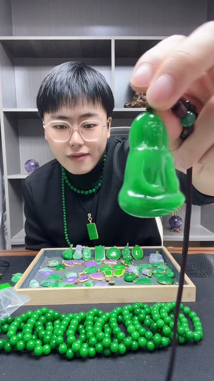 吊坠(赠链)未镶嵌翡翠啊*吊坠