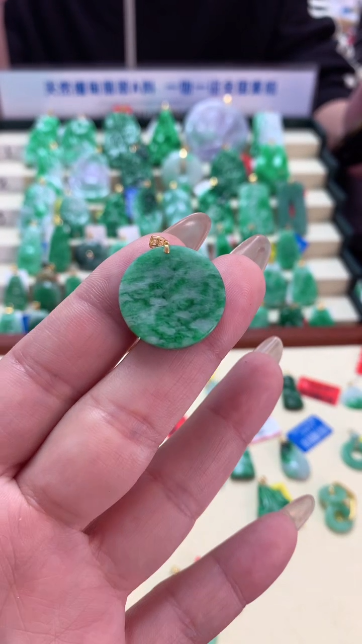 【闪购商品】翡翠吊坠(不含链)18K金镶嵌挂件