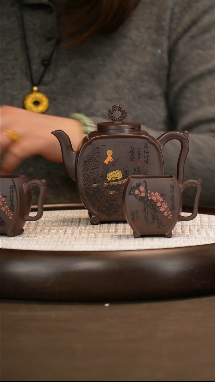 吴小楣 秋韵套组 350c/荔枝