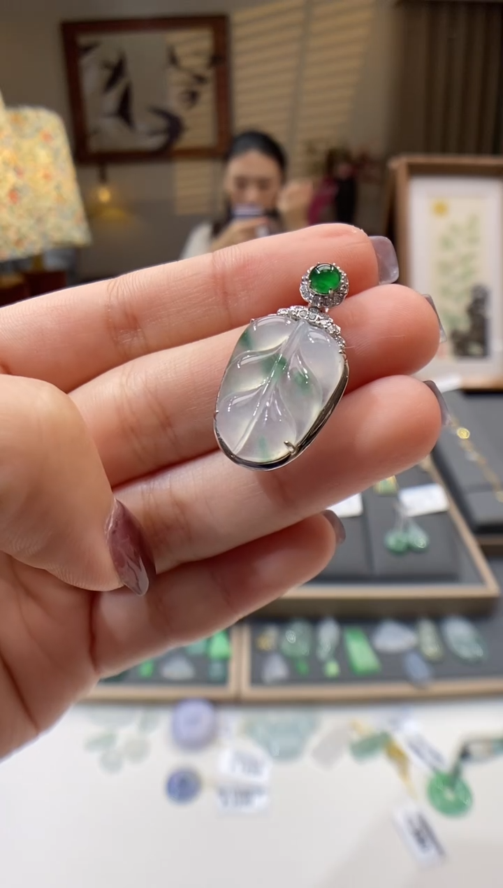 【闪购商品】翡翠颈饰18K金镶嵌叶子