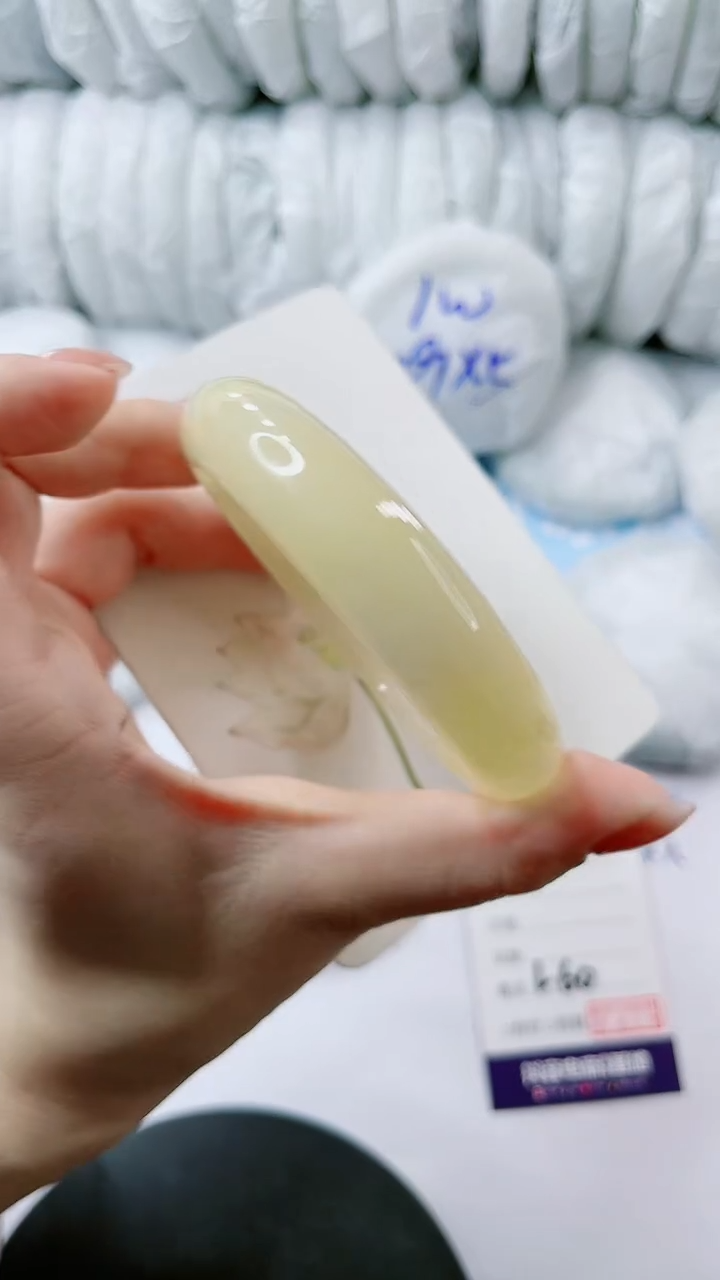 【闪购商品】石英质玉手镯未镶嵌多样性发货L60
