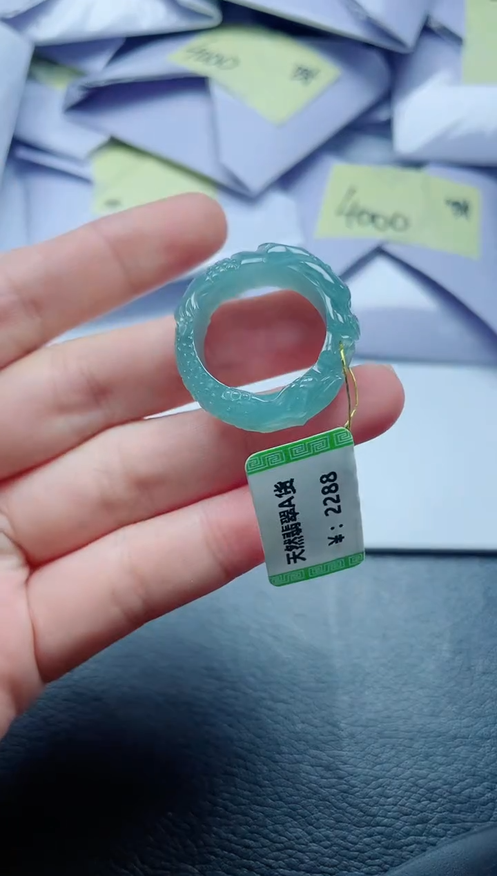 翡翠未镶嵌颈饰      20